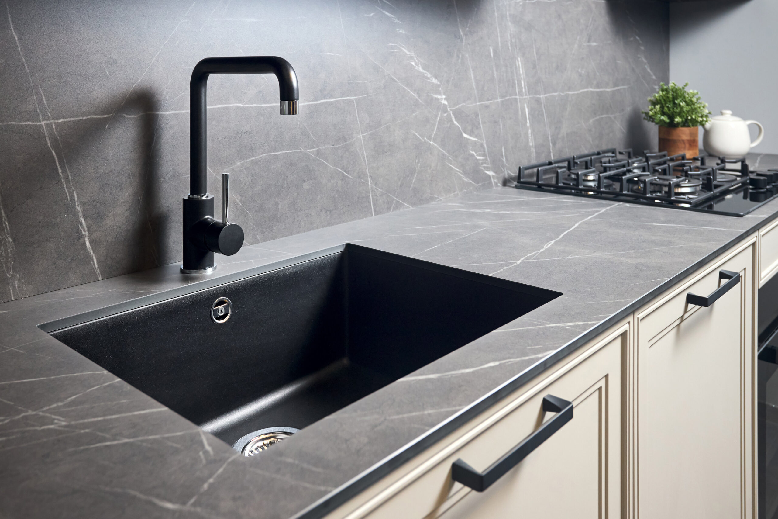Kitchen Remodeling Tips: Choosing the Right Sink Fixtures